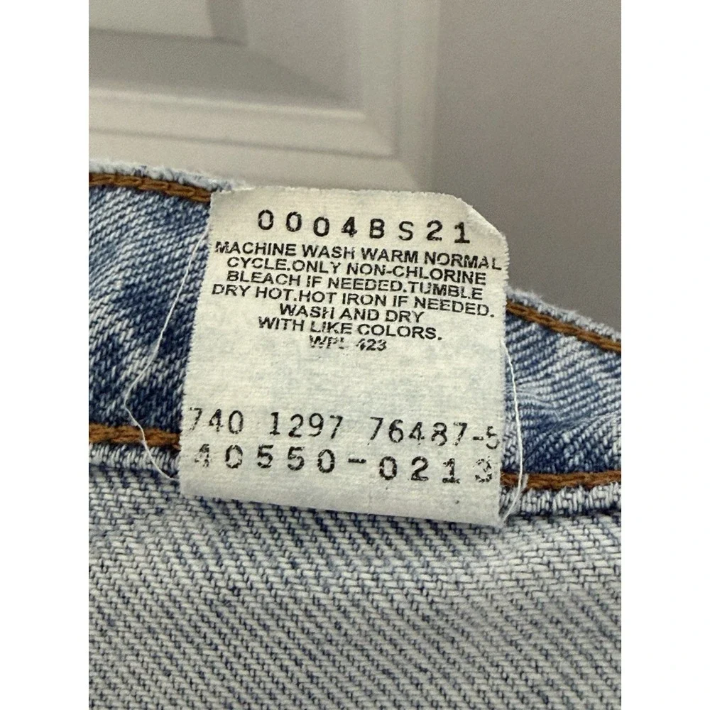 Vintage 1997 Levi's 550 Orange Tab Cut Off Denim Shorts Men's 34 Light Wash 1041
